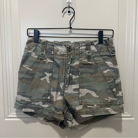 Free People High Rise Camo Shorts Size 2 - Picture 1 of 5